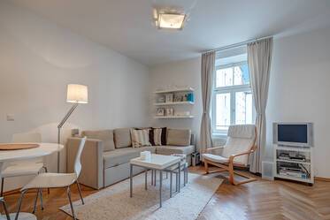 2-room period apartment with beautiful furniture