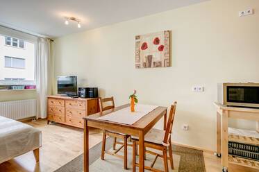 Central location in M-Isarvorstadt: Beautiful and bright 1-room studio, 5 minutes from Sendlinger Tor