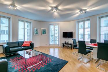 Exclusive, spacious apartment in prime location near Gärtnerplatz