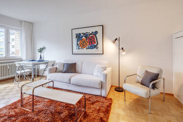Near Rotkreuzplatz: apartment with balcony