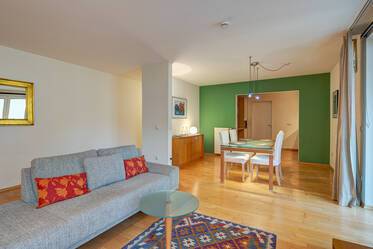 Bright apartment in great location near Königsplatz