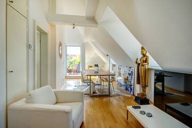 Bright, well-cut roof-terrace apartment for rent