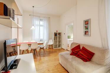 Near Gärtnerplatz: quiet 2-room apartment