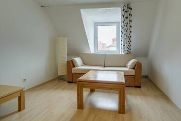 Schwabing: comfortable 2-room attic apartment