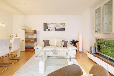 Top möbliert, mit WLAN, Stellplatz, Waschtrockner
