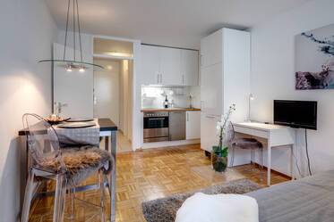 Nice apartment with balcony near English Garden