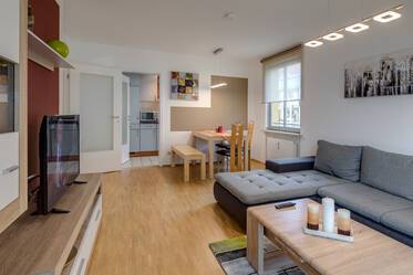 In the heart of Parkstadt Schwabing: Very pretty 2-room apartment with split-level parking and internet