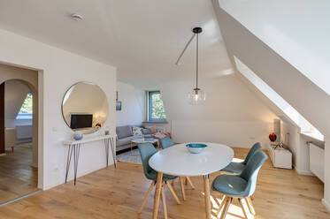 Exclusive location: Beautiful 2-room apartment