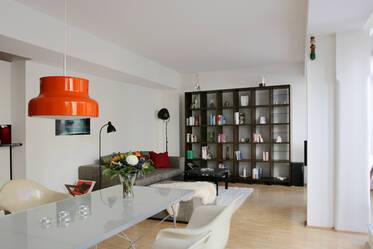 Sunny apartment with spacious roof-terrace and two parking spaces