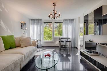 Good location in Haidhausen/Bogenhausen: sunny apartment, facing the inner courtyard