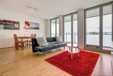 Bright apartment near U-Bahn station Georg-Brauchle-Ring