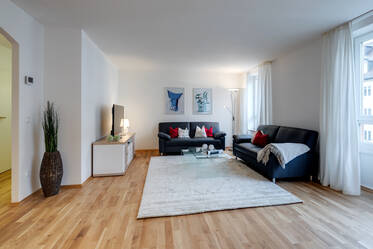 Maxvorstadt: Bright 3-room apartment with two bedrooms