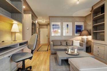 Elegant 2-room apartment with south-facing terrace