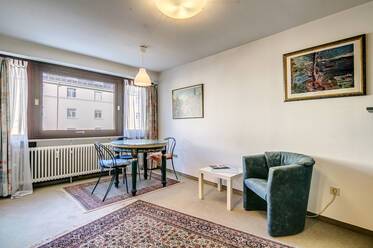 Munich-Sendling: Furnished 1-room apartment with internet and split-level parking garage