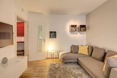 Prime location in Maxvorstadt: Beautiful and cozy 2-room apartment, freshly modernized