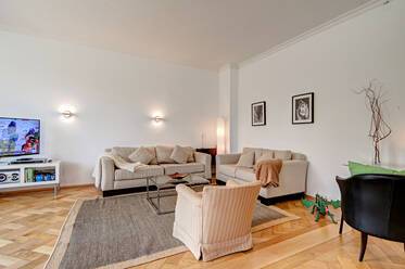 Munich Glockenbachquater, very good location: Very beautiful furnished 3 room apartment with two bedrooms
