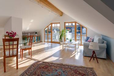 Ligth-flooded attic apartment in Waldtrudering