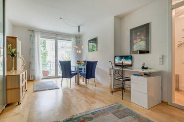 Glockenbachviertel: nicely furnished apartment