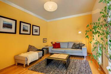 Well layed out flat in quiet and green sourroundings; with spaciouse balcony and Internet