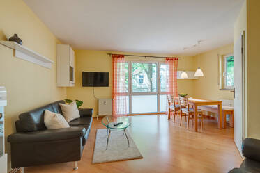 Bright 2-room apartment at the Rotkreuzplatz