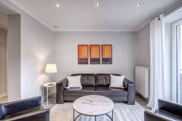 Central Schwabing: exclusive 3-room apartment