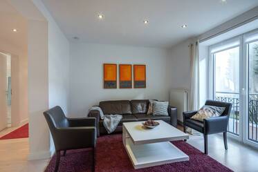 Central Schwabing: exclusive 3-room apartment