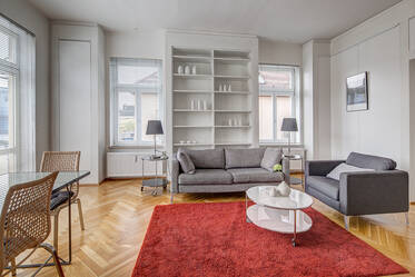 Elegant apartment in prime location near Münchner Freiheit