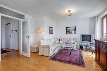 Near U4/U5 at the Bavariapark: Beautifully furnished 2-room apartment with balcony