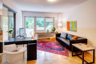 Quiet and green studio apartment in Schwabing
