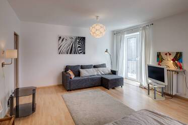 Near Stiglmaierplatz: spacious 1-room apartment with balcony