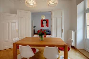 Luxuriously furnished period apartment with WiFi and balcony