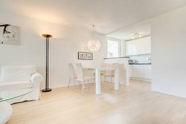 Brightly furnished apartment in Moosach-Neuhausen 