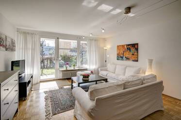 Bright, nicely furnished apartment at the Arabellapark