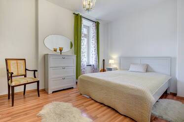 Top location Schwabing, Münchner Freiheit: Very beautiful apartment in a period building incl Internet