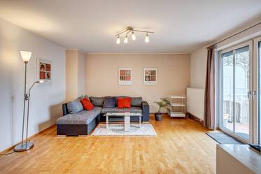 Spacious and sunny: 2.5-room apartment for rent