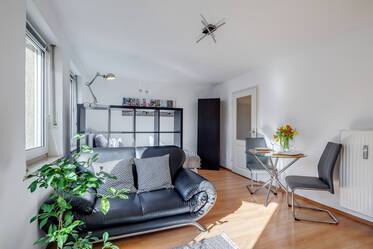 Parkstadt Bogenhausen: Apartment with south-facing terrace