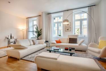 Glockenbachviertel: High-quality 6-room apartment