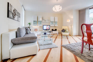 Beautiful, modern 2-room apartment, central Arabellapark