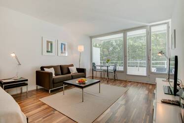 Bright and sunny rental in Schwabing