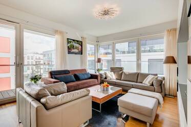 Exclusive location, near Isarauen and Zoo Hellabrunn: Light-flooded, modern 3-room apartment 