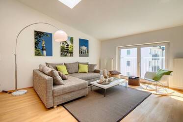 Modernly furnished apartment with washing machine and internet