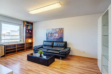 Furnished  apartment with west-facing loggia and good public transport connections