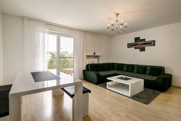 Bright 4-room family apartment for rent near BMW HQ