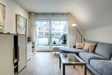 Beautiful, bright 2-room apartment in popular city location