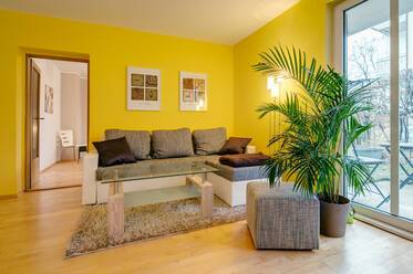 Quiet and green location: Pretty 3-room apartment with terrace