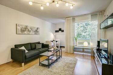 Prime location near the Isar in spacious 1-room apartment, Munich Harlaching