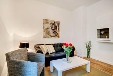 2-room apartment overlooking the inner courtyard
