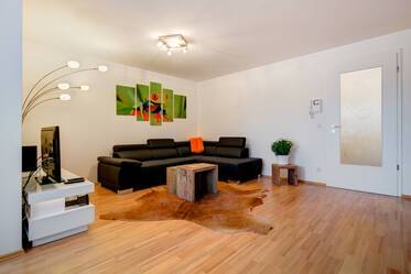 Munich - Thalkirchen near underground line 3: Very beautiful 2-room-flat including Internet