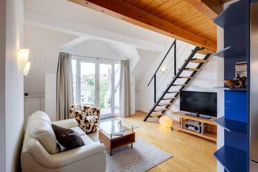 Neuhausen: Light-flooded apartment with roof terrace