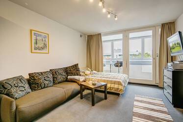 Olympiadorf: 1-room apartment with parking